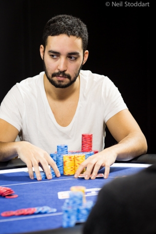Ramzi Jelassi arriva al final table da netto favorito (photo courtesy Neil Stoddart/PokerStarsblog)