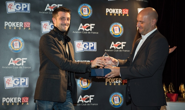 Andrea Dato, qui premiato dal presidente di Global Poker Index Alexandre Dreyfus