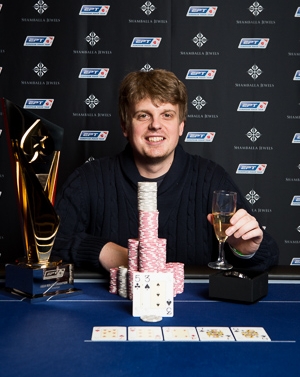 Vojtech Ruzicka brinda alla vittoria (courtesy of Neil Stoddart - PokerStars)