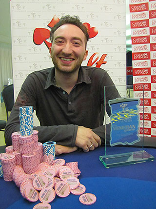 Mario Mauro felice alla premiazione