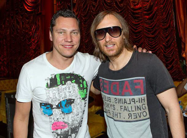 Tiësto (a sinistra) e David Guetta durante un'esibizione dello scorso anno (photo courtesy of Erik Kabik)