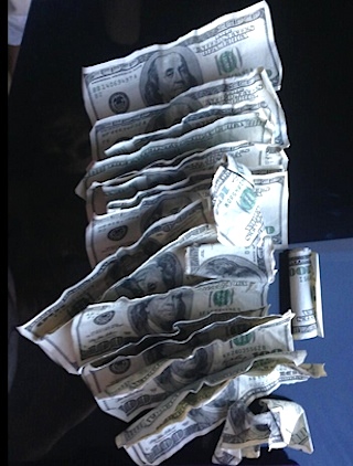 Lavare 3.000 $ dimenticati in tasca: succede a 'good2cu'