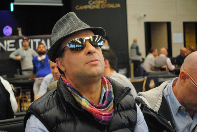 Salvatore Bonavena sembra in cerca di ispirazione...