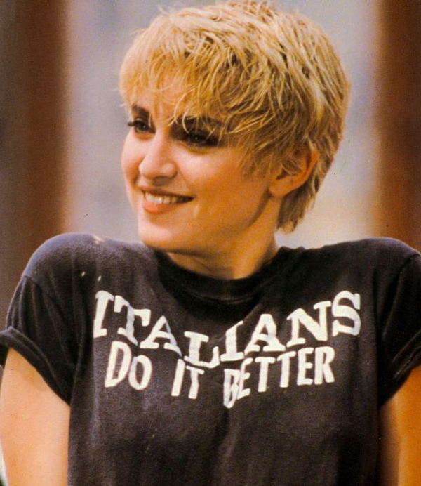 L'origine di tutti i mali per il maschio italiano: una t-shirt