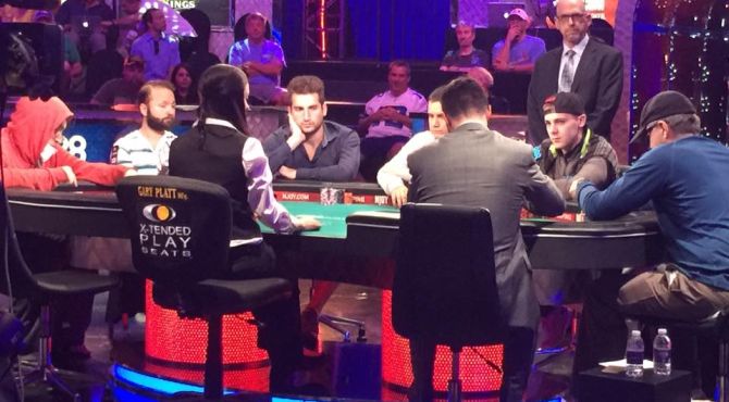 Butteroni e Negreanu nelle fasi calde del Day 7 (si ringrazia Fabio Coppola per la foto)