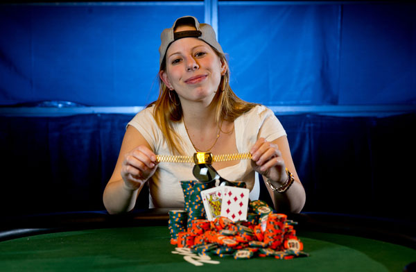 Lori Harwood, chipleader al final table