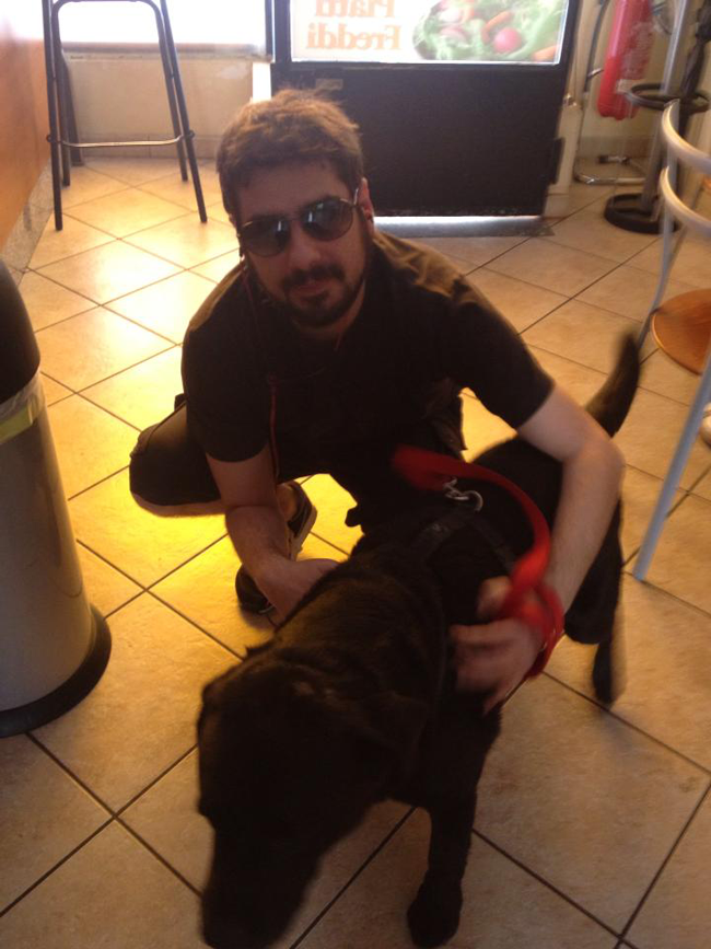 Nicola con Dante, il suo adorato labrador