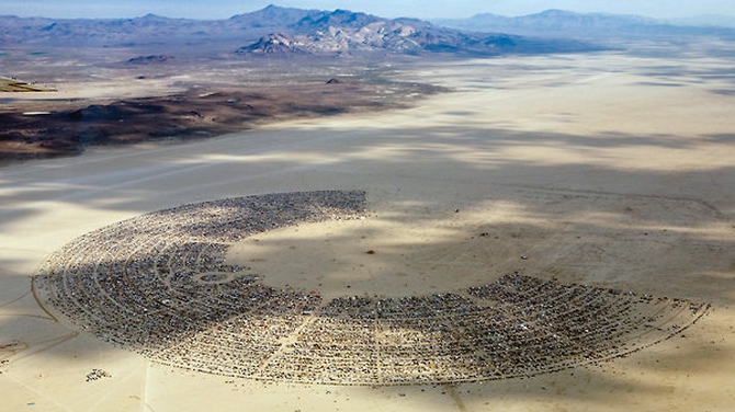 Una suggestiva vista dall'alto del Burning Man 2015