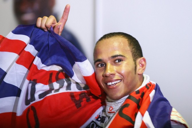 Lewis Hamilton dopo il Mondiale vinto a 23 anni