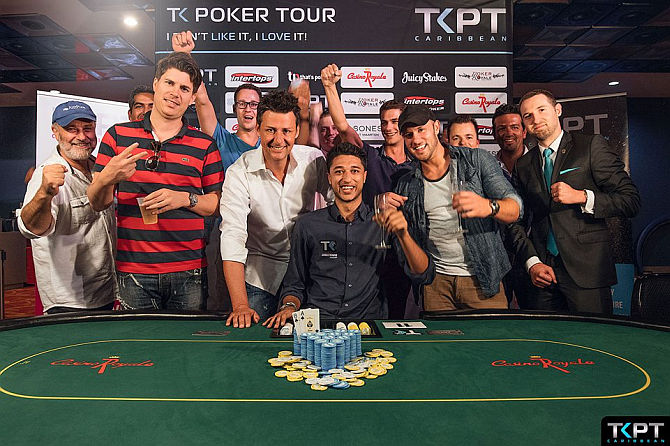 Akash Mazumdar brinda alla vittoria del Main Event