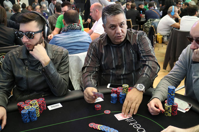 Gaetano Napoli (al centro): a lungo tra i chipleader, esce 75°