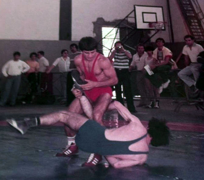 Foto d'epoca, con l'atleta in rosso che ricorda qualcuno...