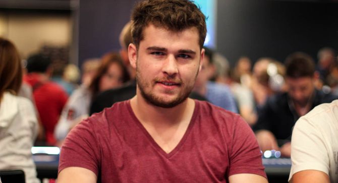 Andres 'Educa-p0ker' Artinano, un cash gamer che vince il Main Event Medium