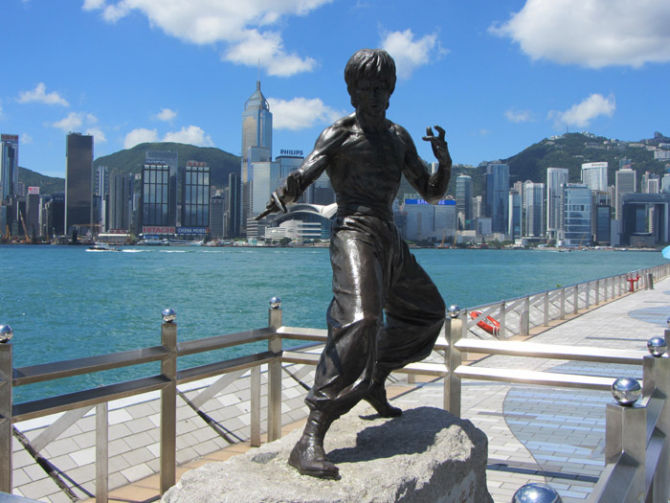 La Avenue of the Stars non poteva non ospitare la statua di Bruce Lee