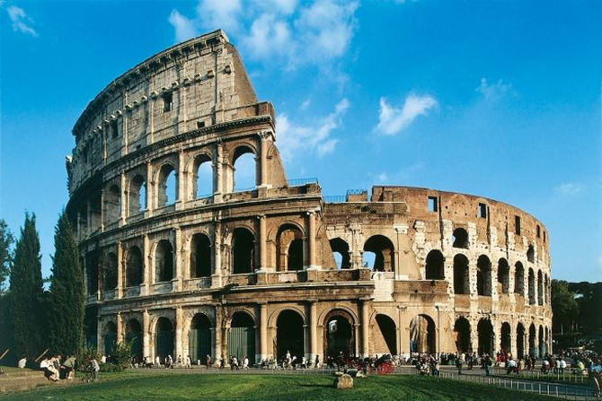 Il Colosseo, simbolo della Roma Imperiale e dell'Italia nel mondo