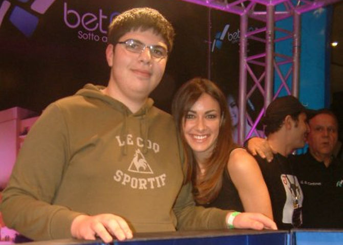 Kanit con Melita Toniolo alla premiazione del Malta Poker Dream, suo trampolino definitivo