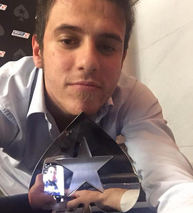 Selfie 'con picca' per Daniele Primerano