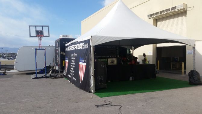 Lo stand di All American Dave, dietro all'Amazon Room del Rio