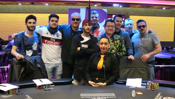 Foto di gruppo per i 9 finalisti