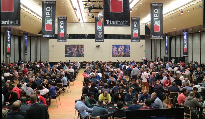 Un momento dell'IPO21, con la sala del nono piano stracolma