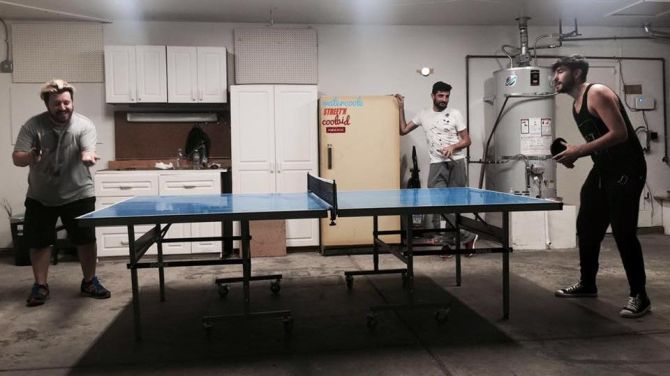 Sfida a ping pong tra Max e Dario Sammartino