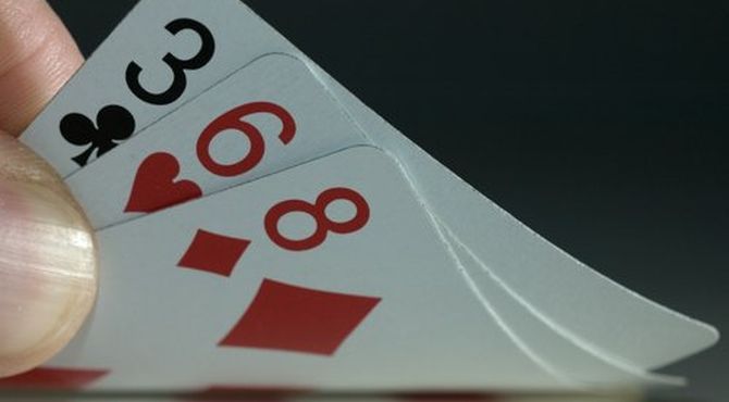 Una mano di partenza in Super Hold'em. Runnando maluccio