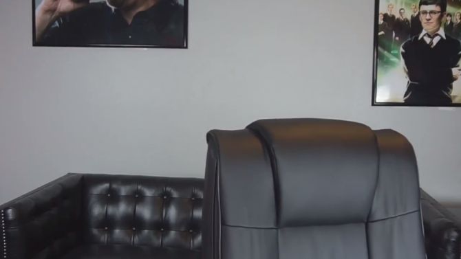 La sedia vuota dopo l'all-in di Haxton: Doug non ci crede