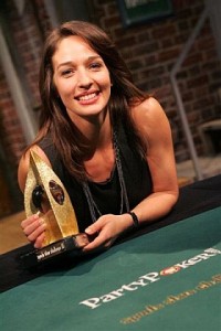 Kara Scott sponsorizzata da PartyPoker