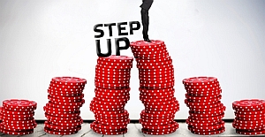 PartyPoker presenta Step Up: freeroll e premi in denaro