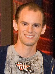 Tornei di poker e strategia per il middle stage – di Allen Cunningham