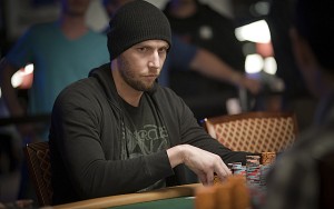 'Chi mi ha insegnato a giocare a poker? Il cantante dei Muse...'
