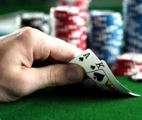 Poker live: regolamento imminente, licenze nel 2012?