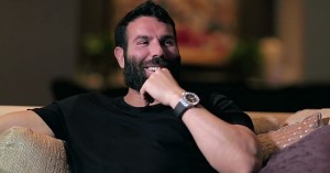 Gli offrono 100.000 $ per tagliarsi la barba, lui rifiuta