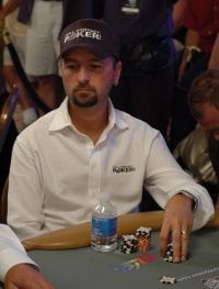 Daniel Negreanu e I-play