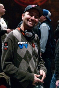 Negreanu bacchetta Hellmuth: “Dice di essere il migliore ma..”