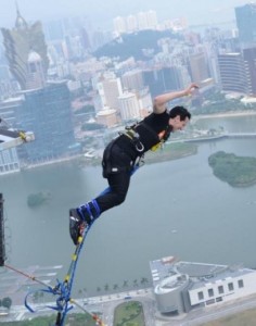 Elky e il bungee jumping a Macao: 'Ero terrorizzato'
