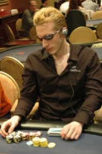 WPT: Elky resiste in vetta