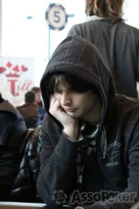La domenica di Poker Club: Jezebel87 hot, bubukonan ok nel PCOS Main Event