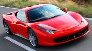Poker pro sorpreso con la sua Ferrari a 250 km/h: multa record!