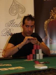 Trib. Perugia su poker live: nessun regolamento, nessun reato