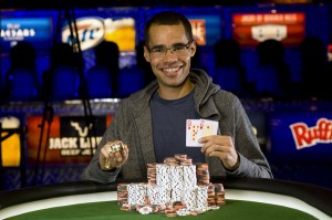 One Drop High Roller: vince Tony Gregg, stakanovista da applausi