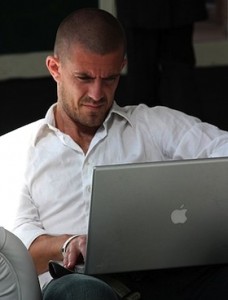 Patrik Antonius saccheggia Gus Hansen sui tavoli online 