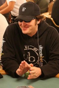 Phil Hellmuth: buone letture + raise over the top = chips facili!