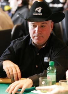 Hoyt Corkins pressa al turn alle WSOP 2010