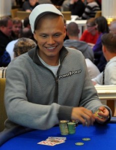 Ziigmund scatenato: vince 2,4 milioni di $ in 848 mani!