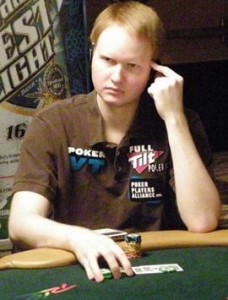WSOP 2011: ritirati i mazzi, alcune carte riconoscibili!