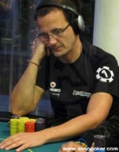 AssoPoker Live: Nicola "Deejay" De Vita comanda il day 1B!