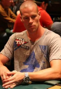 Patrik Antonius sfida McDonald's per il tennis!