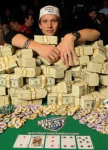 Peter Eastgate vende il suo braccialetto WSOP a 147.500$