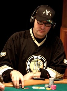 Phil Hellmuth: questa notte il dodicesimo braccialetto?